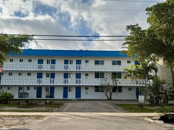 1140 NE 191 24, Miami FL 33179