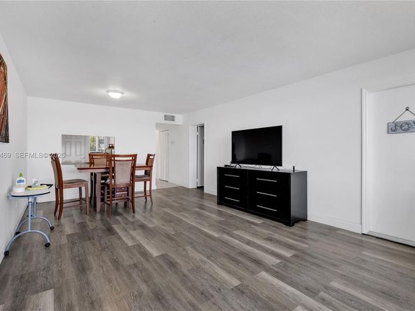 1140 NE 191 24, Miami FL 33179