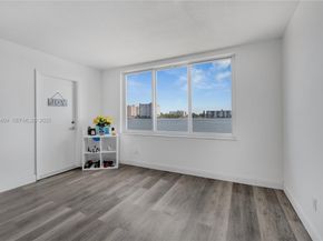 1140 NE 191 24, Miami FL 33179