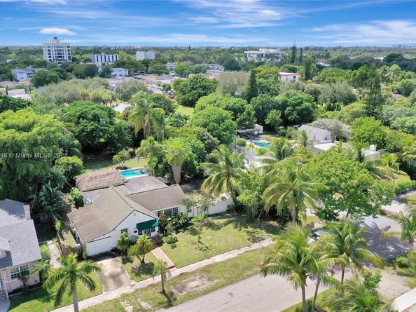 2442 Fillmore St, Hollywood FL 33020