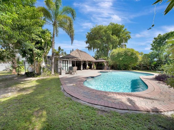 2442 Fillmore St, Hollywood FL 33020