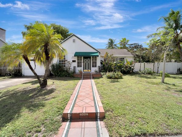 2442 Fillmore St, Hollywood FL 33020