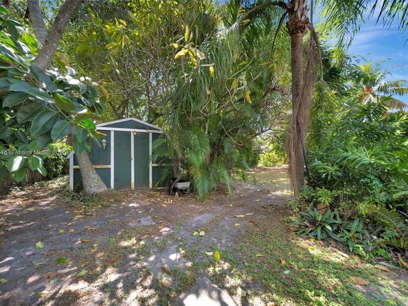 2442 Fillmore St, Hollywood FL 33020