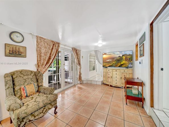 2442 Fillmore St, Hollywood FL 33020