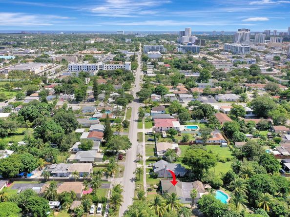 2442 Fillmore St, Hollywood FL 33020
