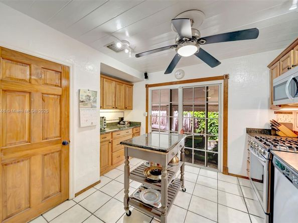 2442 Fillmore St, Hollywood FL 33020