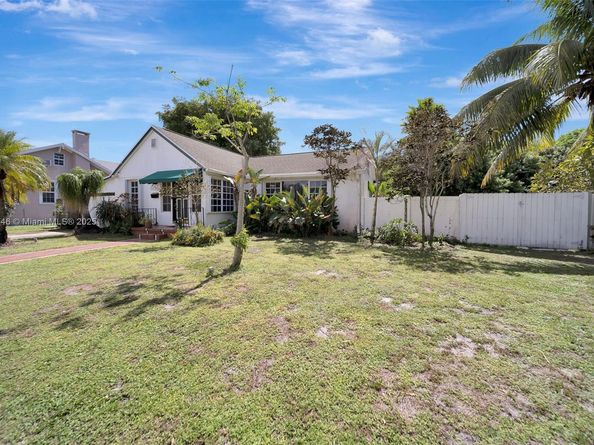 2442 Fillmore St, Hollywood FL 33020