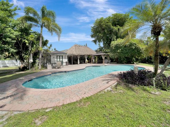 2442 Fillmore St, Hollywood FL 33020