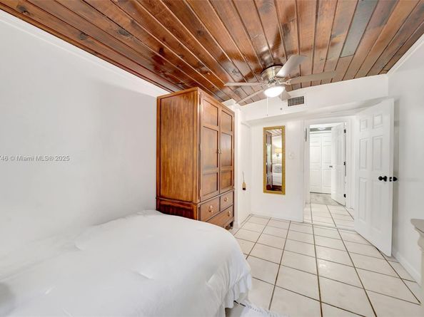 2442 Fillmore St, Hollywood FL 33020