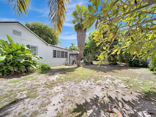 2442 Fillmore St, Hollywood FL 33020