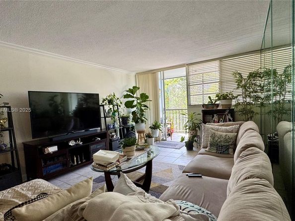 16518 NE 26th Ave 304, North Miami Beach FL 33160