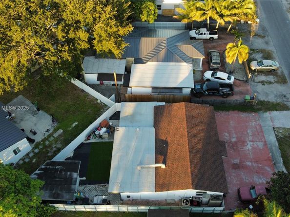 719 Harem Ave, Opa-Locka FL 33054