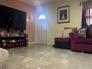 719 Harem Ave