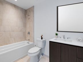 340 W 42nd St 601, Miami Beach FL 33140
