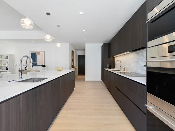 340 W 42nd St 601, Miami Beach FL 33140