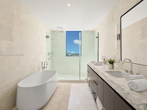 340 W 42nd St 601, Miami Beach FL 33140