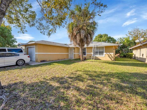 2855 NW 7th St, Fort Lauderdale FL 33311