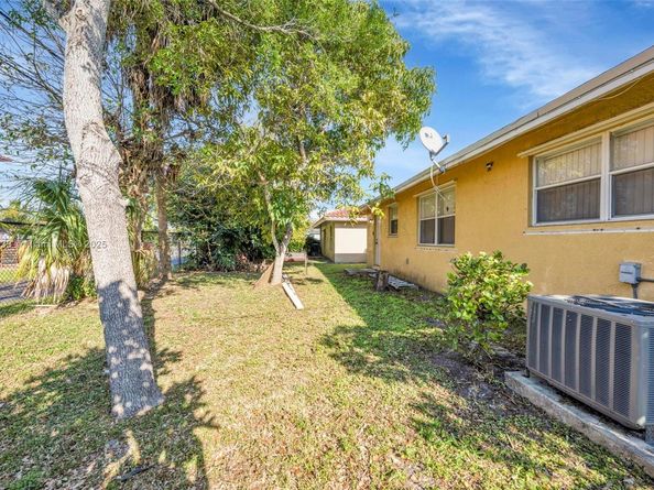 2855 NW 7th St, Fort Lauderdale FL 33311