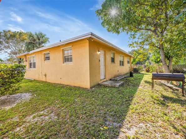 2855 NW 7th St, Fort Lauderdale FL 33311