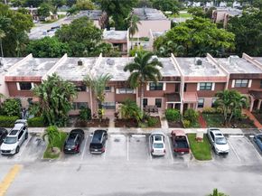 33 Madrid Ln 49, Davie FL 33324