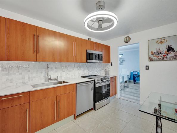 3000 S Ocean Dr 1106, Hollywood FL 33019