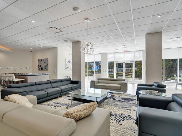 3000 S Ocean Dr 1106, Hollywood FL 33019