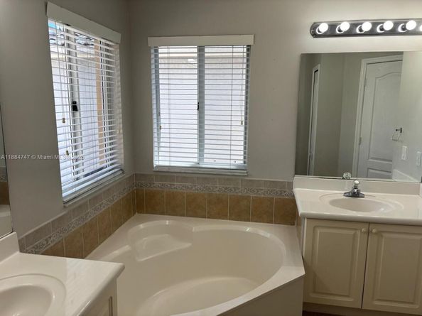 6437 SW 158th Psge, Miami FL 33193