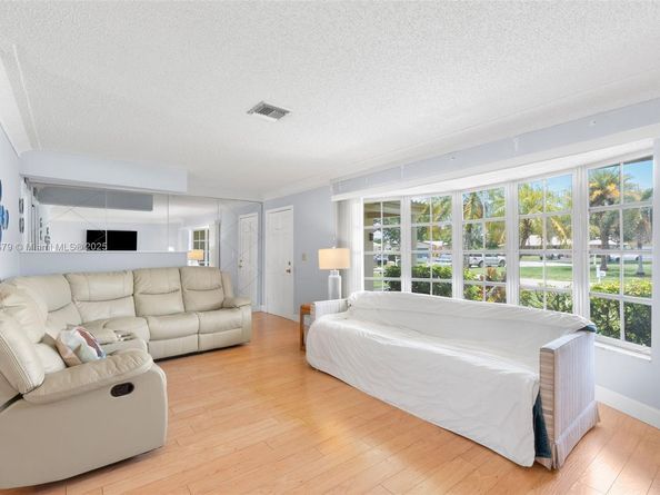 10620 NW 41st St, Coral Springs FL 33065