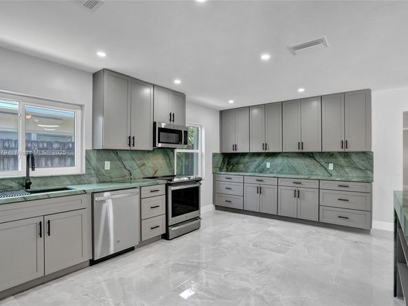 1424 Adams St, Hollywood FL 33020