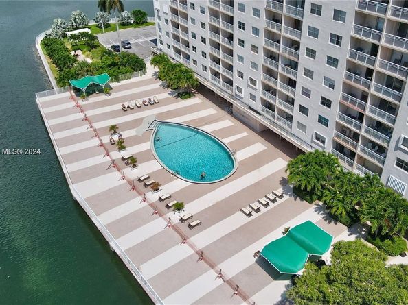 400 Kings Point Dr 1006, Sunny Isles Beach FL 33160