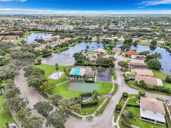 2472 SW 106th Ave, Miramar FL 33025