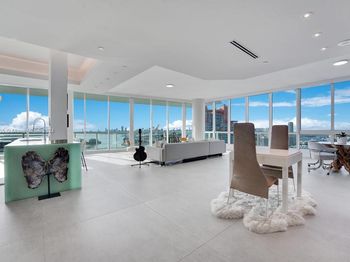 100 S Pointe Dr