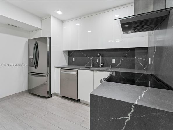 4400 Hillcrest Dr 303B, Hollywood FL 33021