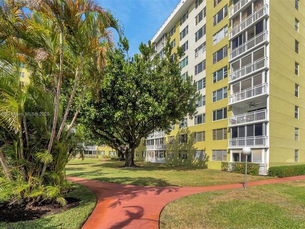 4400 Hillcrest Dr 303B, Hollywood FL 33021