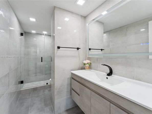 4400 Hillcrest Dr 303B, Hollywood FL 33021