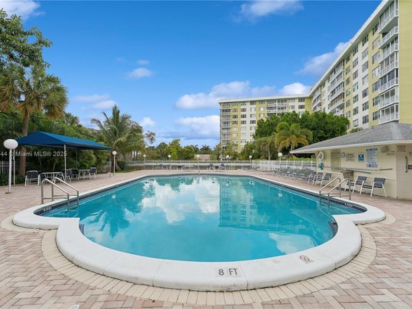 4400 Hillcrest Dr 303B, Hollywood FL 33021