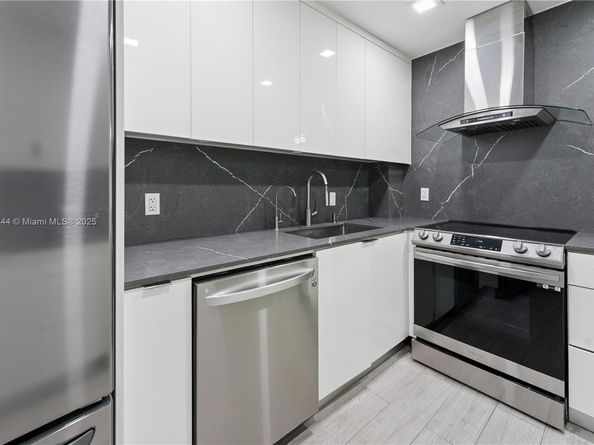 4400 Hillcrest Dr 303B, Hollywood FL 33021