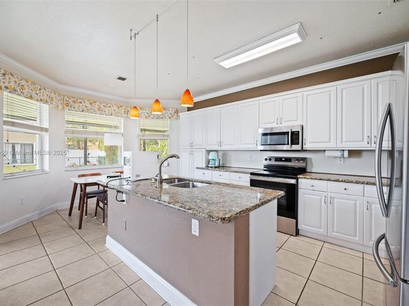 15376 NW 14th Mnr, Pembroke Pines FL 33028