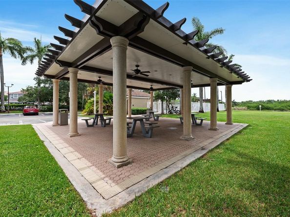 15376 NW 14th Mnr, Pembroke Pines FL 33028