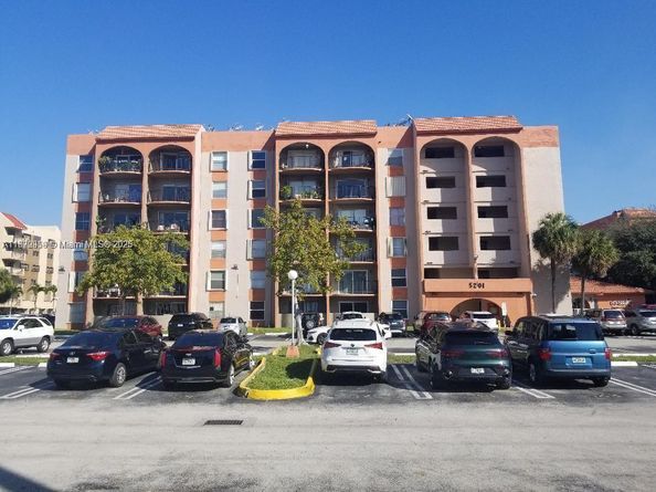 5201 NW 7th St 609W, Miami FL 33126