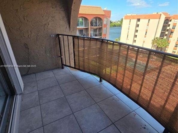 5201 NW 7th St 609W, Miami FL 33126