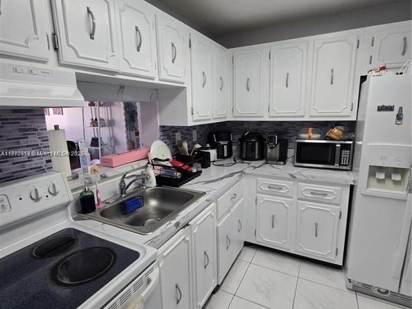 5201 NW 7th St 609W, Miami FL 33126