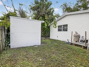 7120 Allen St, Hollywood FL 33024