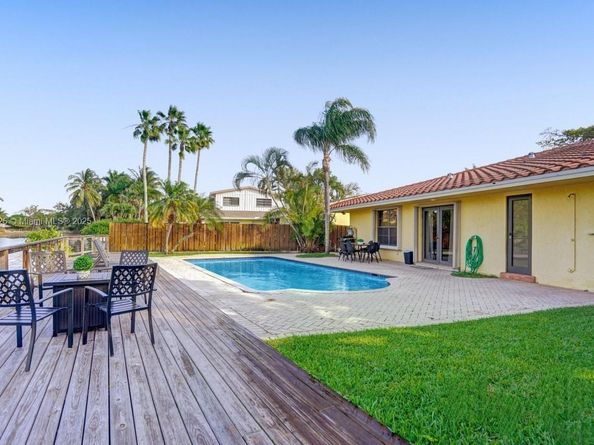 755 NW 35th St, Oakland Park FL 33309