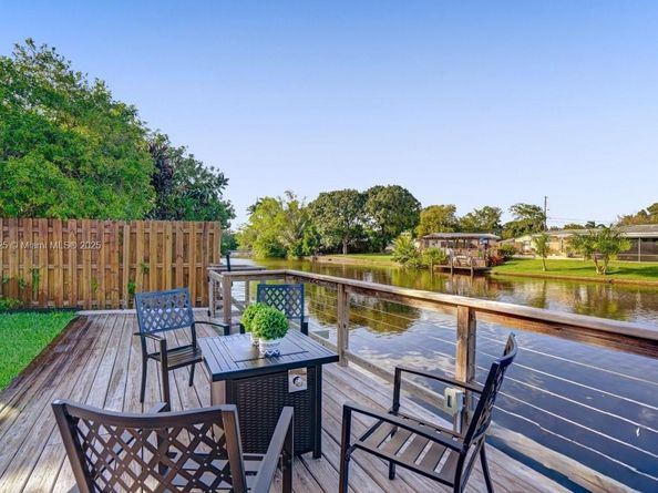 755 NW 35th St, Oakland Park FL 33309