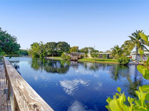 755 NW 35th St, Oakland Park FL 33309