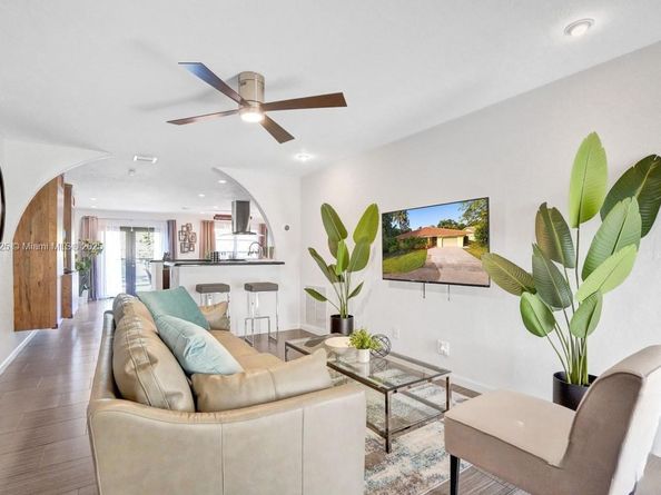 755 NW 35th St, Oakland Park FL 33309