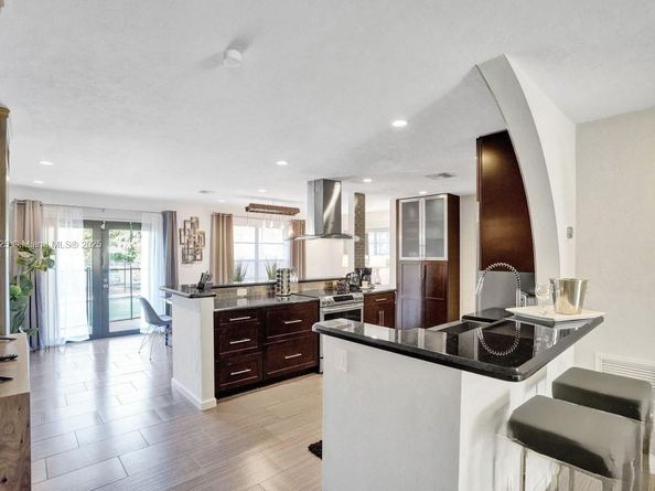 755 NW 35th St, Oakland Park FL 33309
