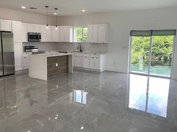 655 NW 24th Ave, Fort Lauderdale FL 33311