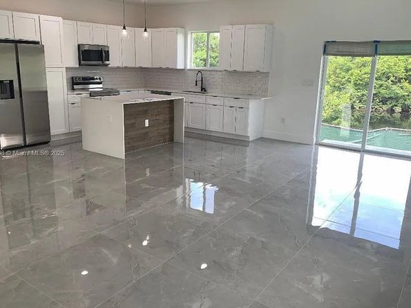 655 NW 24th Ave, Fort Lauderdale FL 33311